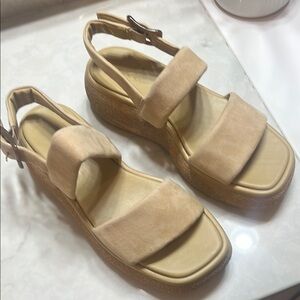 Elegant Tan Platform Sandals sz 6.5